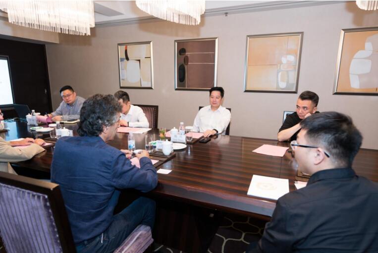 集团党委副书记、副董事长、总经理杨川会见维尼奥拉艺术研究中心创始人皮耶罗·洛卡瑟卡教授一行