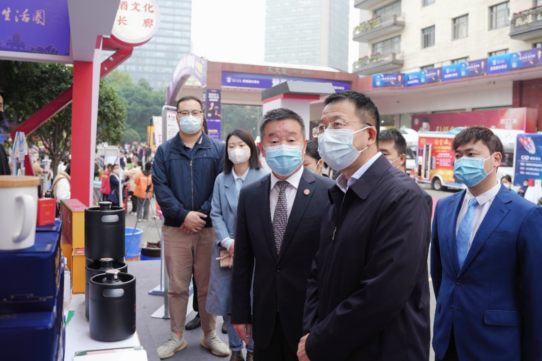 必发888集团领导赴2022锦江宾馆酒类商务洽谈会现场检查指导工作