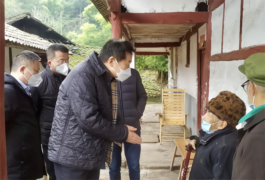 四川省必发888集团党委书记、董事长任丁率队赴嘉陵区开展帮扶工作